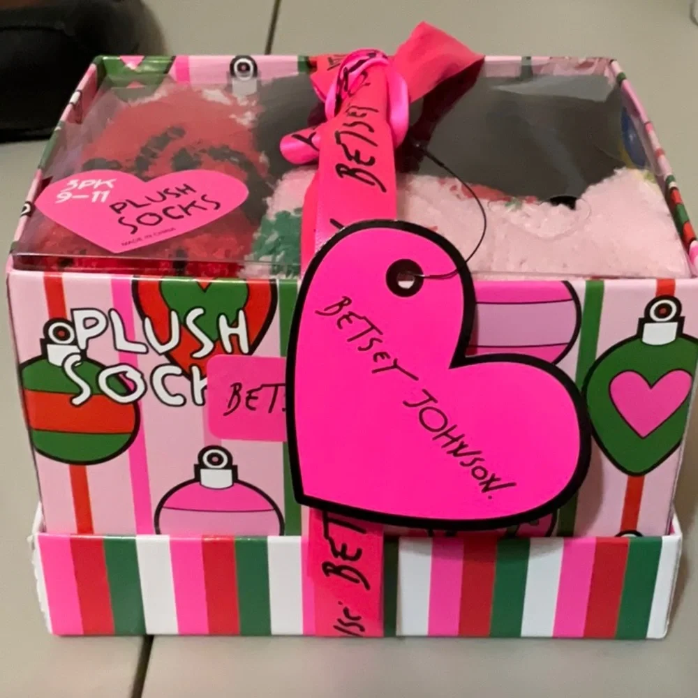 Betsey Johnson 3 Pack Plush Cozy Socks in Gift Box NWT